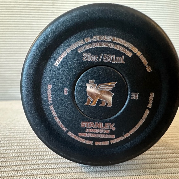 20 oz Black STANLEY Chroma All Day Slim Bottle - Picture 6 of 6
